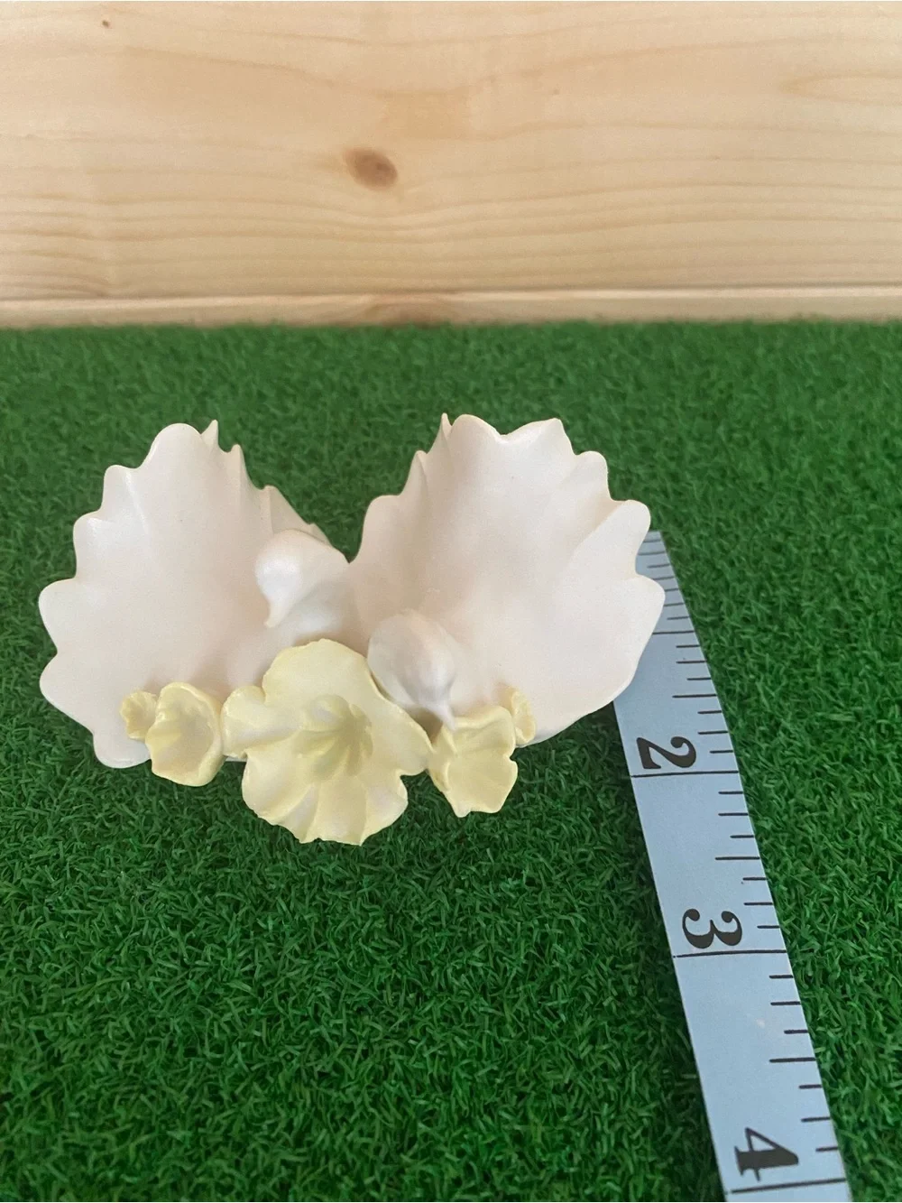 Vintage CP Chessell Pottery Isle of Wight 2 White Doves Pale Yellow Flowers